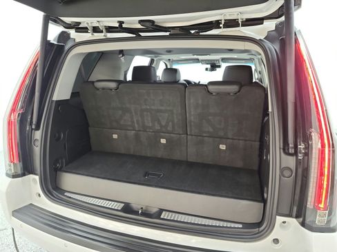 Used 2017 Cadillac Escalade Luxury RWD image 29