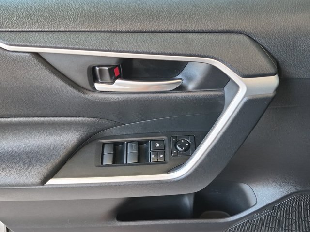 Used 2021 Toyota RAV4 XLE AWD/4WD image 18