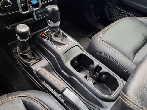 Used 2021 Jeep Wrangler Unlimited Sahara AWD/4WD image 27