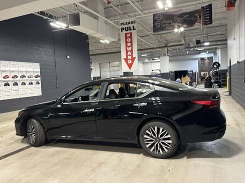 Used 2023 Nissan Altima 2.5 SV w/ SV Premium Package image 30