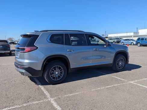 Used 2025 GMC Acadia Elevation image 5