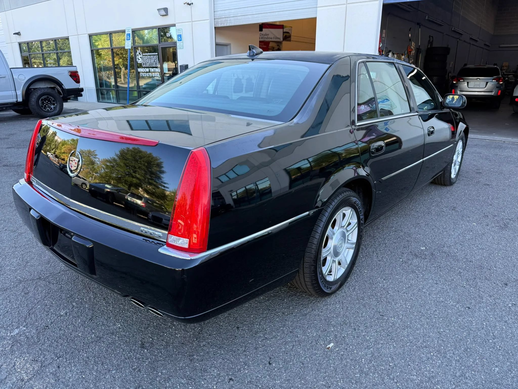 Used 2011 Cadillac DTS FWD image 12