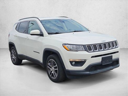 Used 2019 Jeep Compass Latitude w/ Cold Weather Group AWD/4WD image 3
