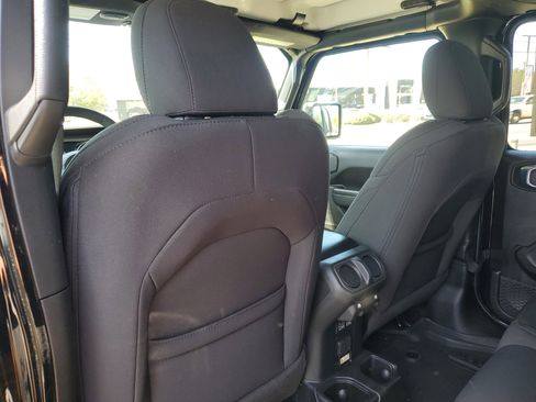 Used 2023 Jeep Gladiator Willys image 14