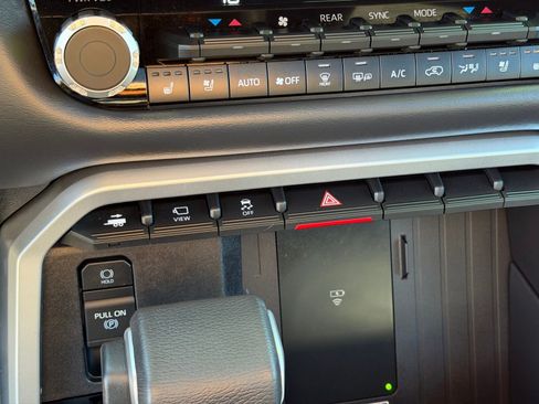 Used 2025 Toyota Sequoia Platinum AWD/4WD image 23