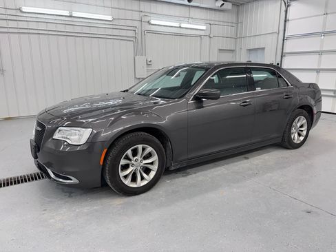 Used 2015 Chrysler 300 Limited RWD image 13