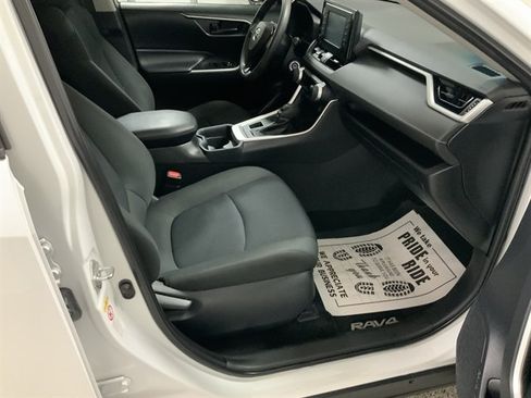 Used 2019 Toyota RAV4 LE w/ All Weather Liner Package AWD/4WD image 19