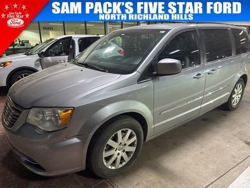 Used 2016 Chrysler Town & Country Touring image 1