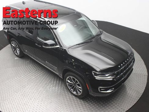 Used 2024 Jeep Wagoneer Series III w/ Premium Group I AWD/4WD image 3