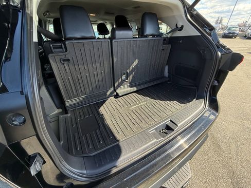 Used 2020 Toyota Highlander XLE image 22