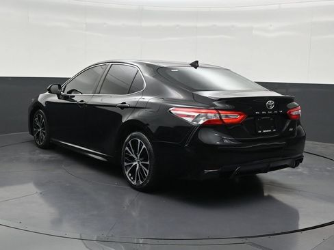 Used 2020 Toyota Camry SE FWD image 3
