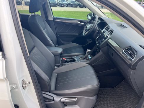 Used 2023 Volkswagen Tiguan SE w/ Panoramic Sunroof Package FWD image 28