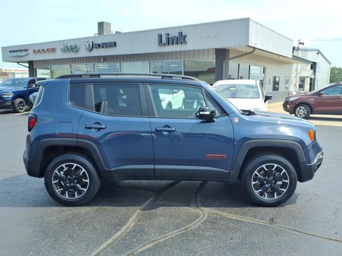 Used 2023 Jeep Renegade Trailhawk AWD/4WD image 2