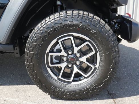 New 2025 Jeep Gladiator Rubicon w/ Convenience Group image 14