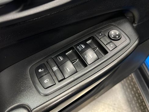 Used 2019 Jeep Cherokee Trailhawk AWD/4WD image 16
