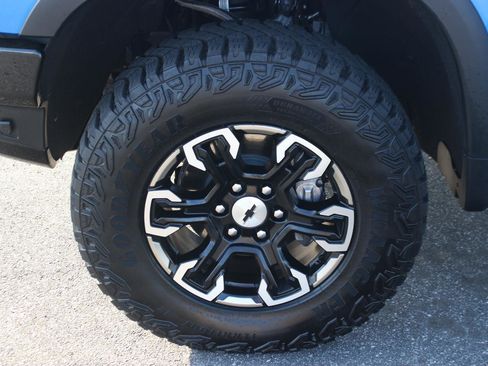 Used 2025 Chevrolet Silverado 1500 ZR2 w/ Technology Package image 43