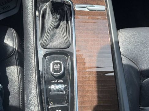 Used 2018 Volvo XC90 T6 Momentum w/ Momentum Plus Package AWD/4WD image 35