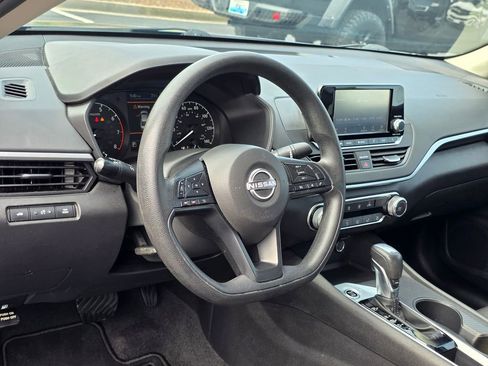 Used 2024 Nissan Altima 2.5 S FWD image 11