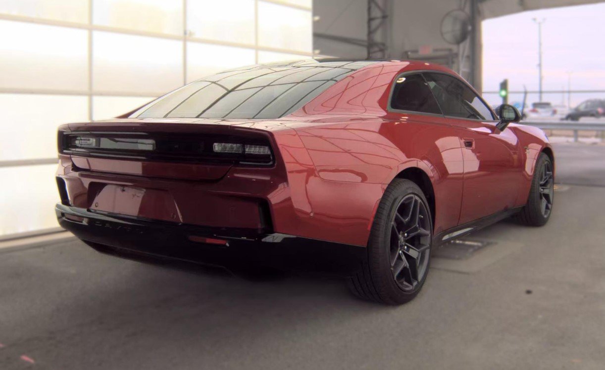 Used 2024 Dodge Charger Daytona R/T w/ Plus Group AWD/4WD image 4