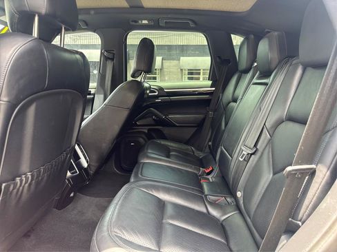Used 2017 Porsche Cayenne S AWD/4WD image 10
