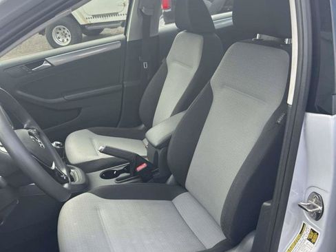 Used 2017 Volkswagen Jetta S FWD image 4
