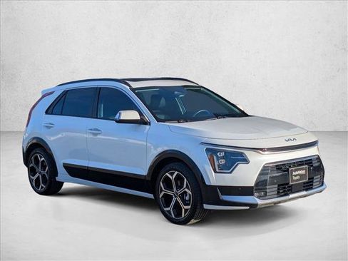 Used 2023 Kia Niro SX Touring FWD image 3