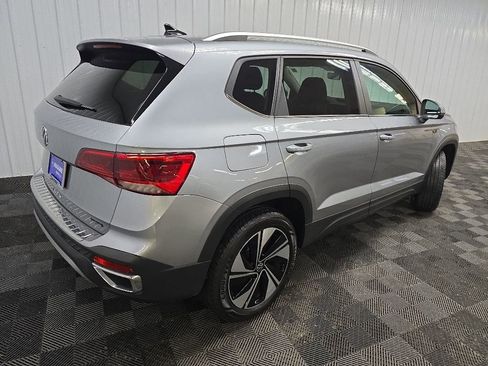Used 2023 Volkswagen Taos SE w/ Panoramic Sunroof Package AWD/4WD image 10