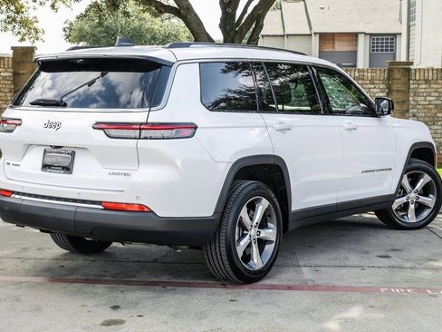 Used 2021 Jeep Grand Cherokee L Limited w/ Luxury Tech Group II image 16