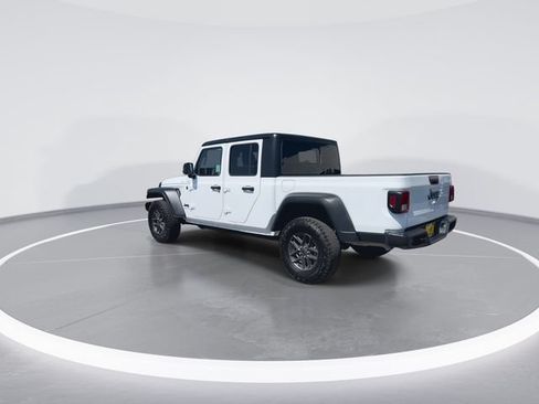 Certified 2025 Jeep Gladiator Sport AWD/4WD image 6