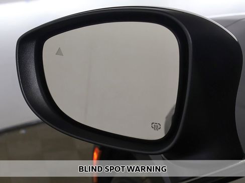 Used 2023 Chrysler Pacifica Touring-L FWD image 4