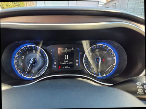 Used 2018 Chrysler Pacifica Touring Plus w/ Tire & Wheel Group image 30