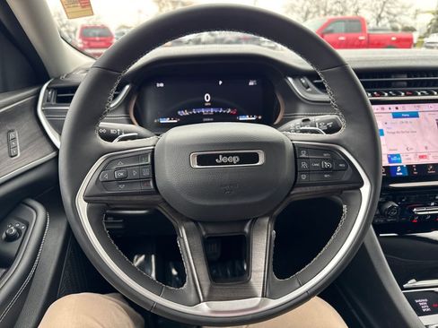 Certified 2023 Jeep Grand Cherokee L Limited image 17