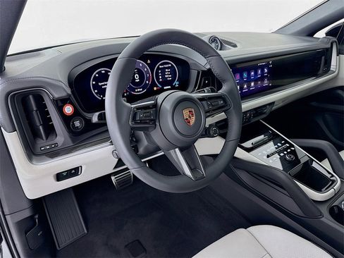 New 2026 Porsche Cayenne S image 4