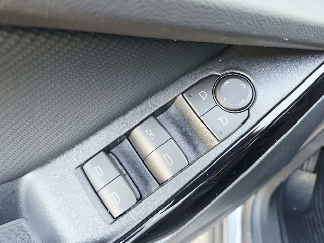 Used 2026 Chevrolet Equinox LT FWD image 27