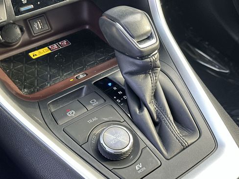 Used 2024 Toyota RAV4 Limited AWD/4WD image 19