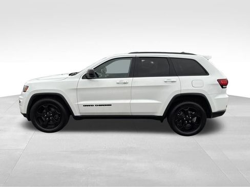 Used 2018 Jeep Grand Cherokee Laredo image 2