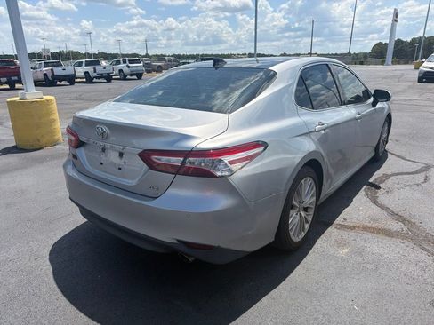 Used 2018 Toyota Camry XLE w/ Audio Package FWD image 4