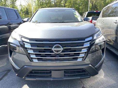 Used 2025 Nissan Rogue SV image 6