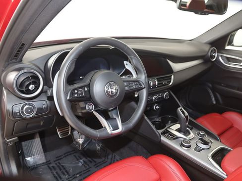 Used 2024 Alfa Romeo Giulia Veloce image 31