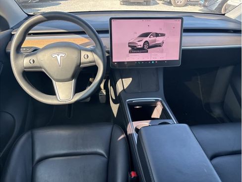 Used 2022 Tesla Model Y Long Range image 4