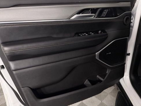 Used 2024 Jeep Wagoneer Series II image 27