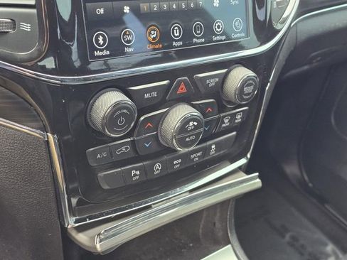 Used 2022 Jeep Grand Cherokee Limited image 22