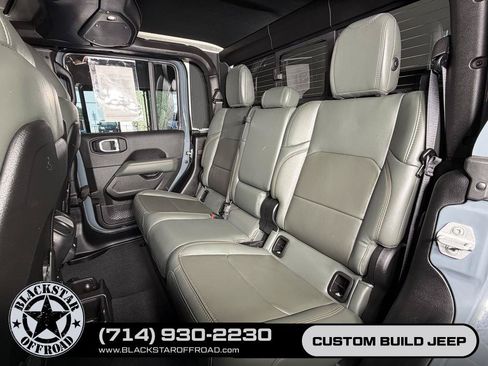 Used 2025 Jeep Gladiator Mojave AWD/4WD image 17