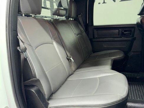 Used 2024 RAM 2500 Tradesman w/ Chrome Appearance Group image 28