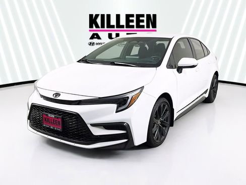 Used 2024 Toyota Corolla SE image 3