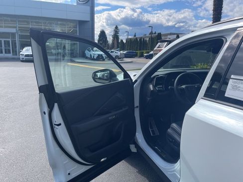 New 2026 Lexus TX 500h AWD image 10