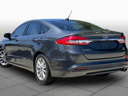 Used 2017 Ford Fusion SE FWD image 12