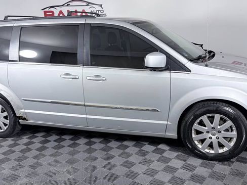 Used 2012 Chrysler Town & Country Touring w/ Entertainment Group #1 FWD image 7
