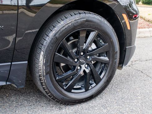 Used 2024 Chevrolet Equinox LS w/ LS Convenience Package image 8