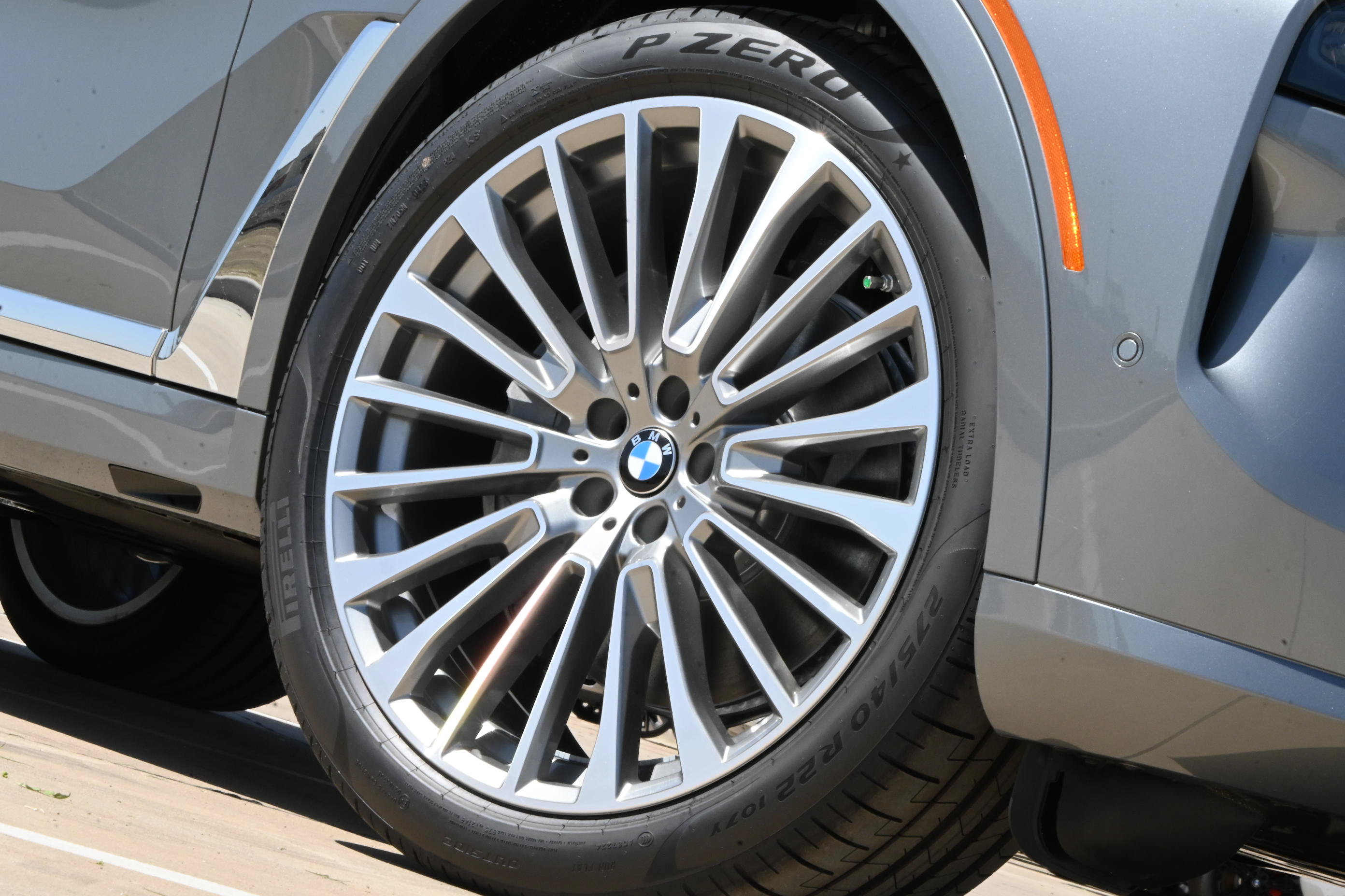Used 2026 BMW X7 xDrive40i w/ Premium Package AWD/4WD image 8